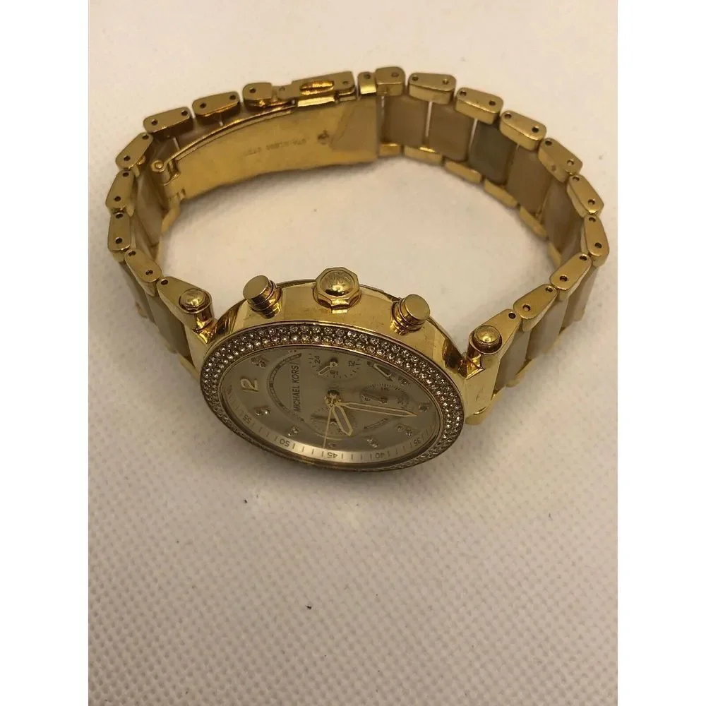 Michael Kors MK5632 Women's Stainless Steel Analog Champange Dial Watch LP121